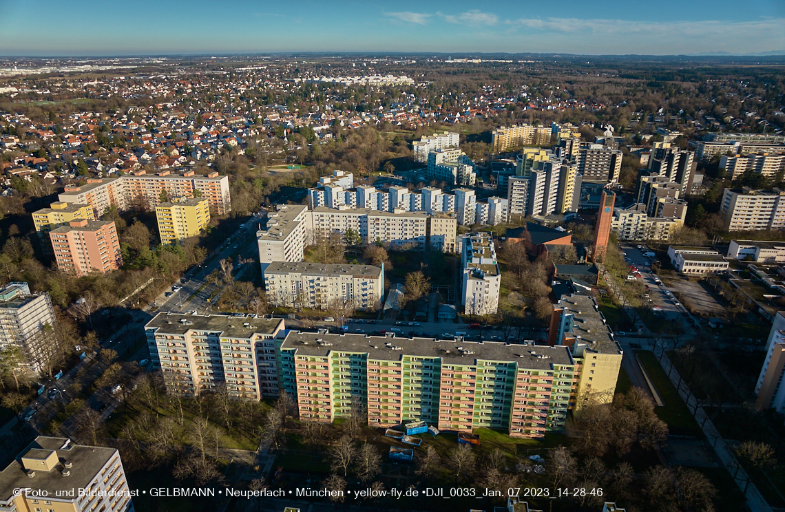 07.01.2023 - Luftbilder von der Baustelle Karl-Marx-Ring 11-21 und Kurt-Eisner-Straße in Neuperlach